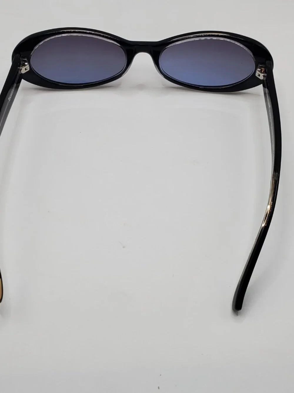 🕶️ American Eagle Outfitters Madeline Blue-Tinted Oval Sunglasses + Case